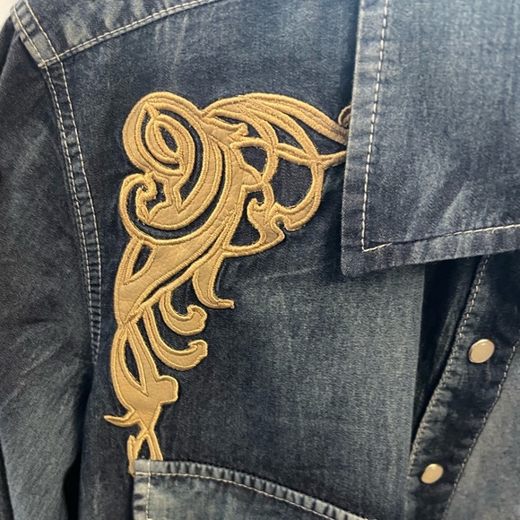 Brand: Wired Heart - Blue Denim Vintage Button-Down, medium size - Picture 8 of 10